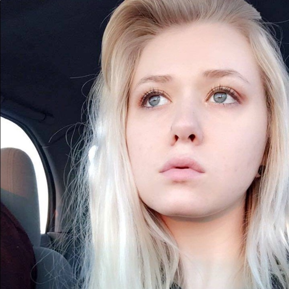 Meet your Posher, Alexis